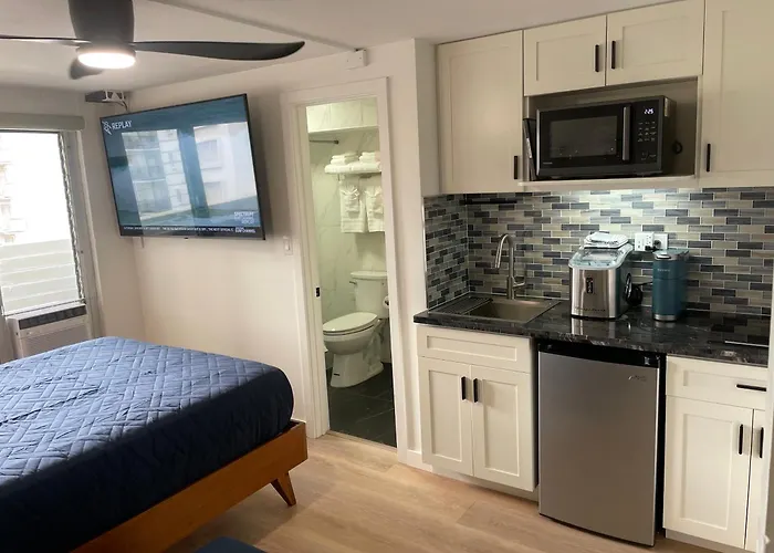 Contemporary Ocean View Suite - Heart Of Waikiki!