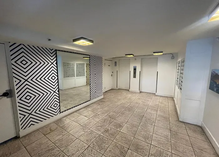 Contemporary Ocean View Suite - Heart Of Waikiki!